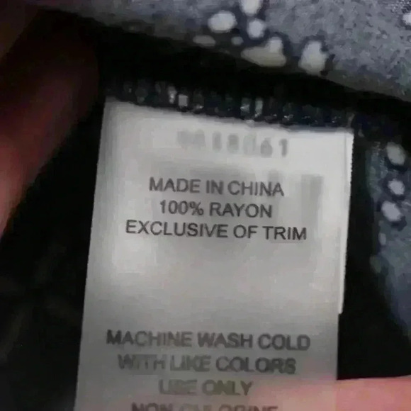 VINCE CAMUTO Blue Aztec Pattern Short Sleeve Key Hole Tassel Top Women S - Picture 7 of 10